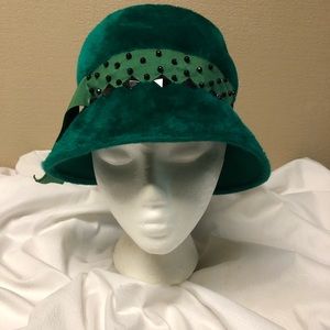 Vtg Musketeer (Mr Michael) felt/ fleece beaded hat